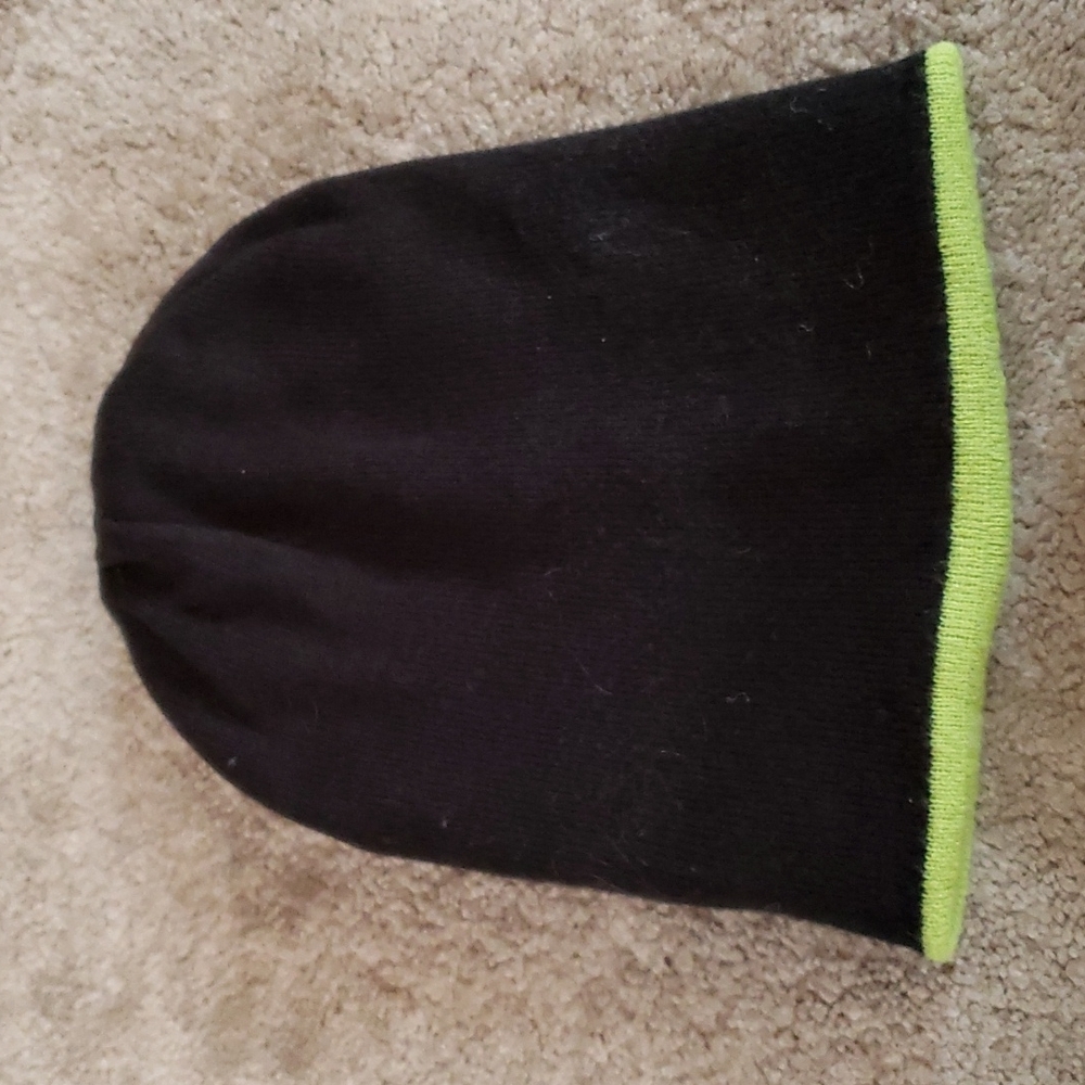 Reversible Green & Black Winter Knit Hat
